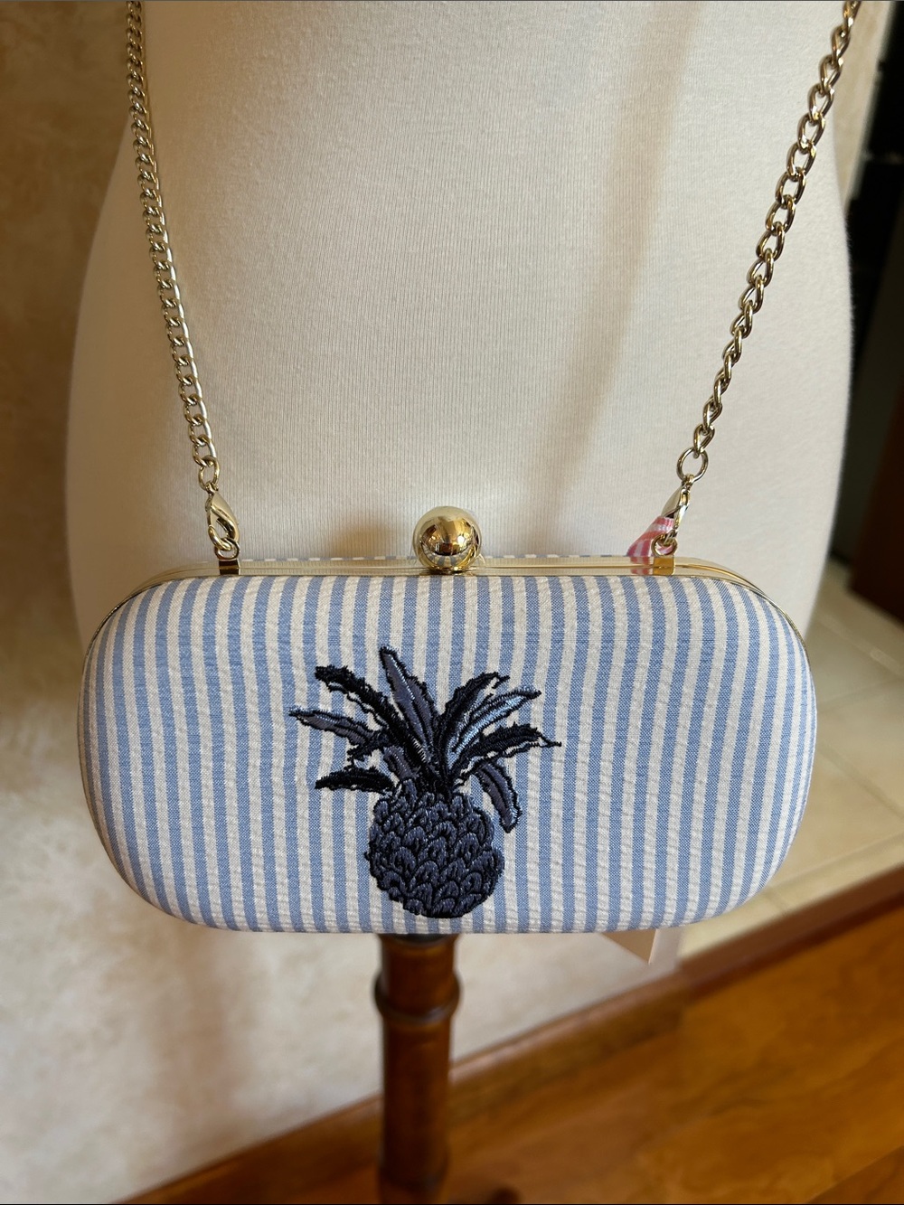 Vineyard Vines Cross Body Clutch - Picture 8 of 8